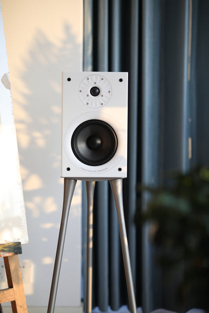 Beta7 &mdash; в интерьере (Lunar White)